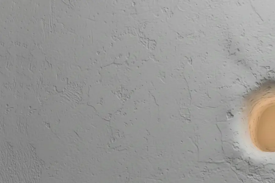 Hueco protegido en una pared que simboliza un lugar seguro para guardar dinero